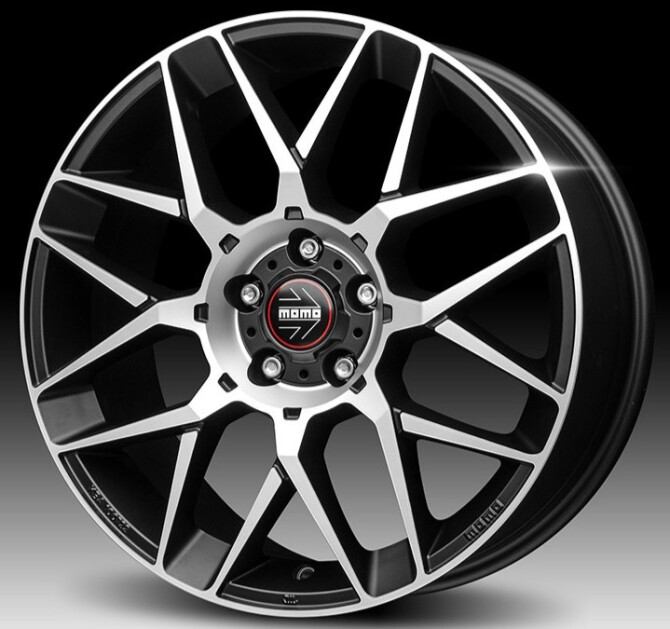 Momo REVENGE EVO 2.0 Matt Black Polished 8x18 5x112 ET35 CB79.6 60° 700 kg